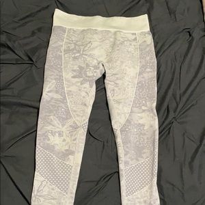 Fabletics seamless mid-rise jacquard tights